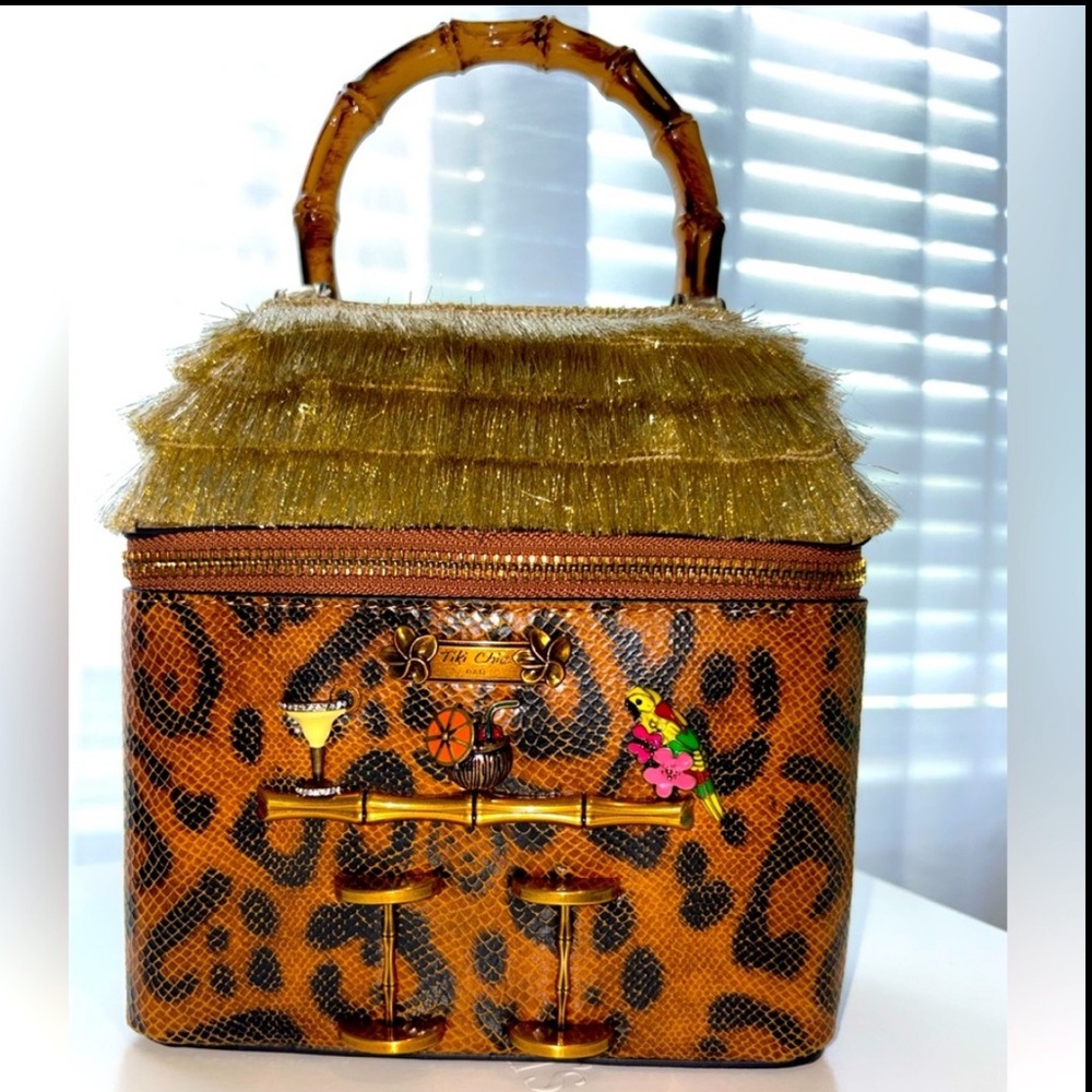 Meet Her at the 🦜Tiki Bar🍹Bag - Picture 10 of 11